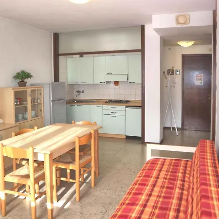Apartment In Lignano Sabbiadoro 42767 アパート